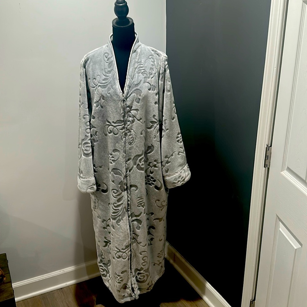 Chárter Club Intimates Women’s Grey Velour Robe, Size XL